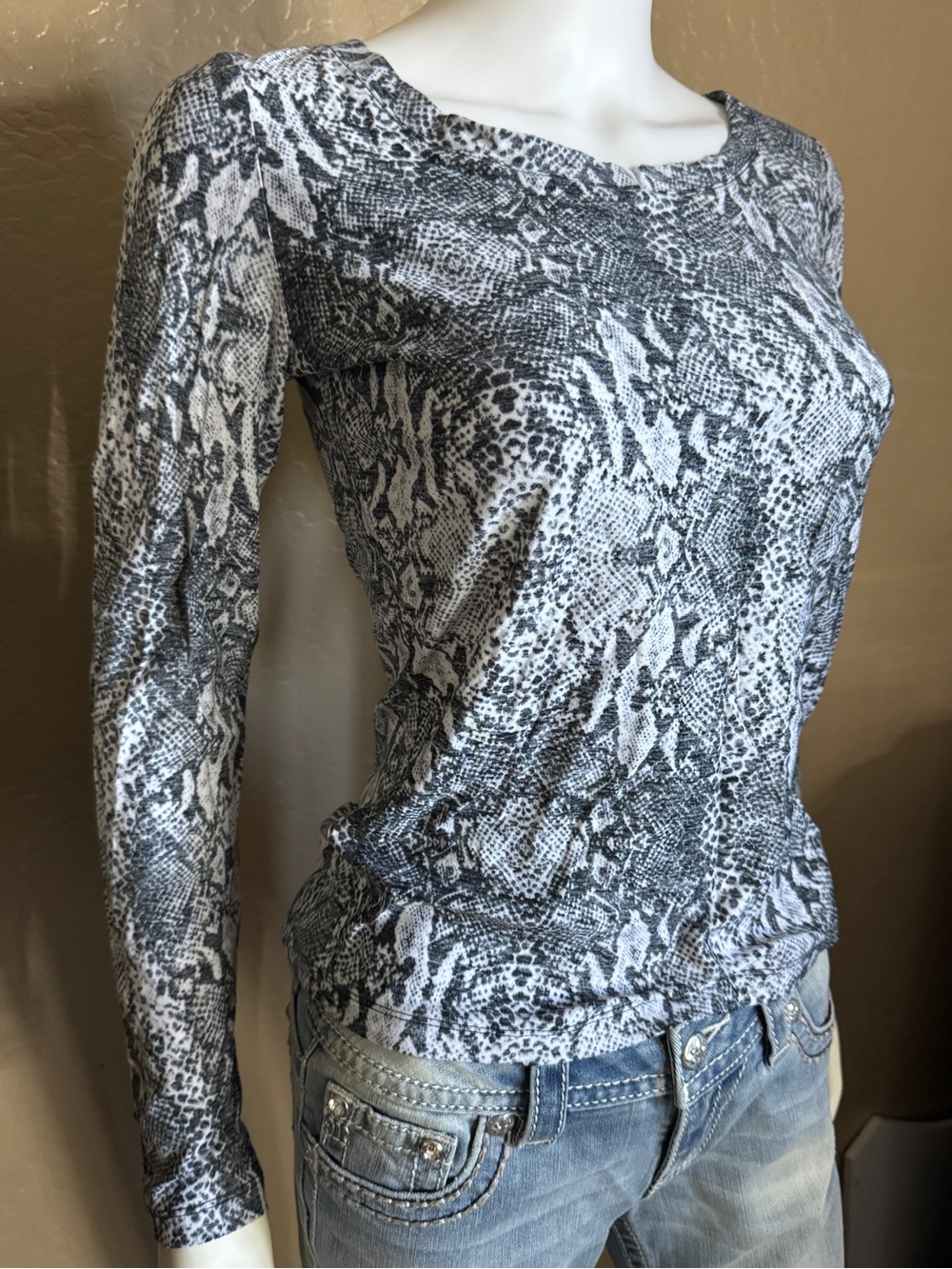 Guess top medium